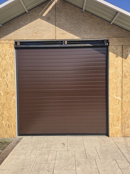 Usi de garaj sectionale automate Mercadoors – Montaj in judetul Dambovita