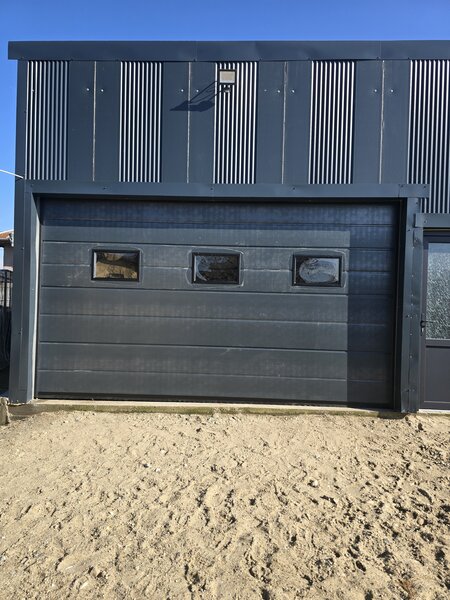 Usi de garaj sectionale automate Mercadoors – Montaj in judetul Dambovita