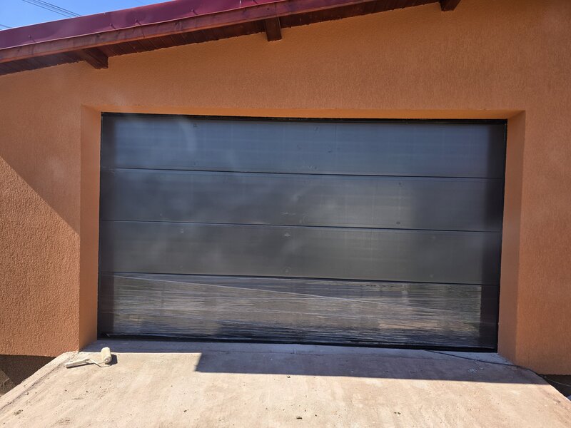 Usi de garaj sectionale automate Mercadoors – Montaj in judetul Dambovita