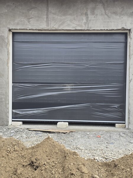 Usi de garaj sectionale automate Mercadoors – Montaj in judetul Dambovita