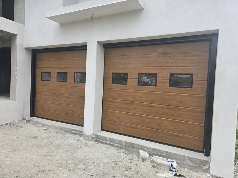 Usi de garaj sectionale automate Mercadoors – Montaj in judetul Dambovita