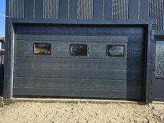 Usi de garaj sectionale automate Mercadoors – Montaj in judetul Dambovita